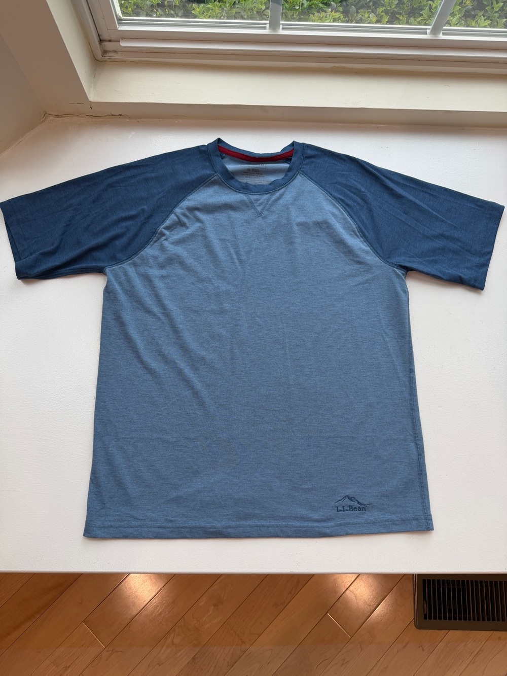 L.L. Bean Two-Tone Blue Raglan Short Sleeve Tee Lightweight Medium